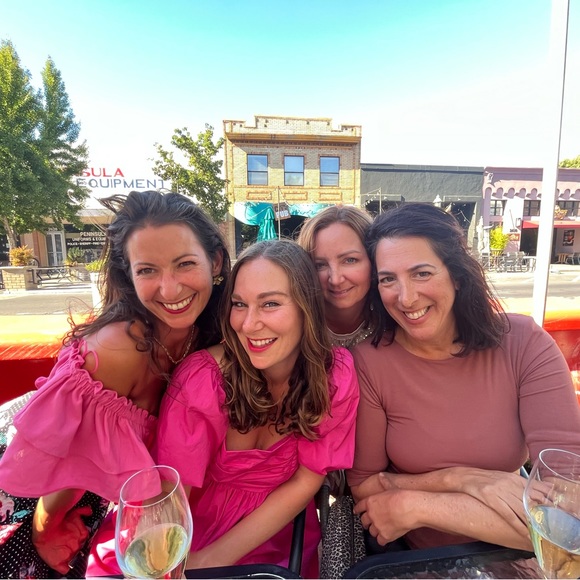 Meet your Posher, Alexis - Picture 2 of 2